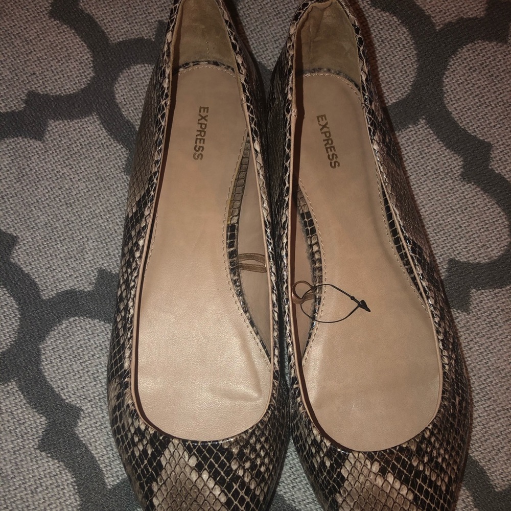 NWOT Express snakeskin pointed toe flats